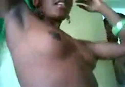 Mara, tu es un putain de cul chaud jai envie déclater cette petite chatte serrée