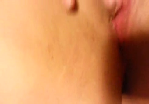 Tiny tits bbw baise avec des jouets et jouit.